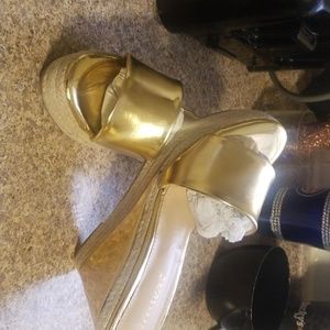 These shoes for 40 dollars. SIZ E 8 1/2